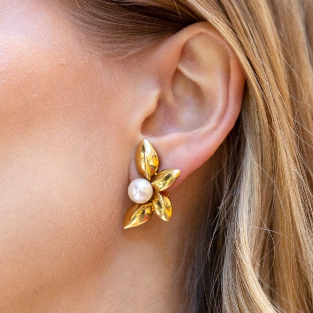 Van Cleef & Arples Pearl Clip Earrings
