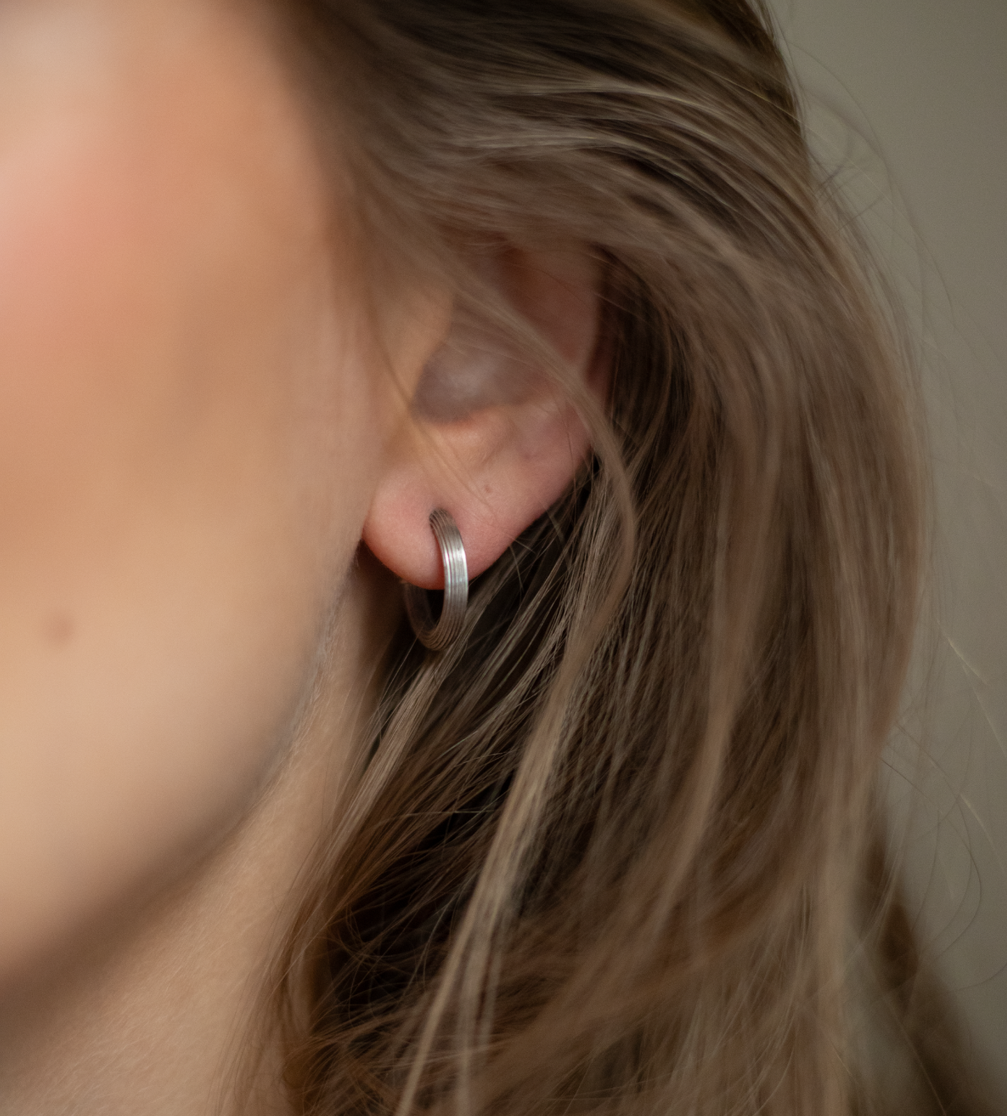 Theo Fennell White Gold Ribbed Hoops