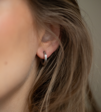 Theo Fennell White Gold Ribbed Hoops