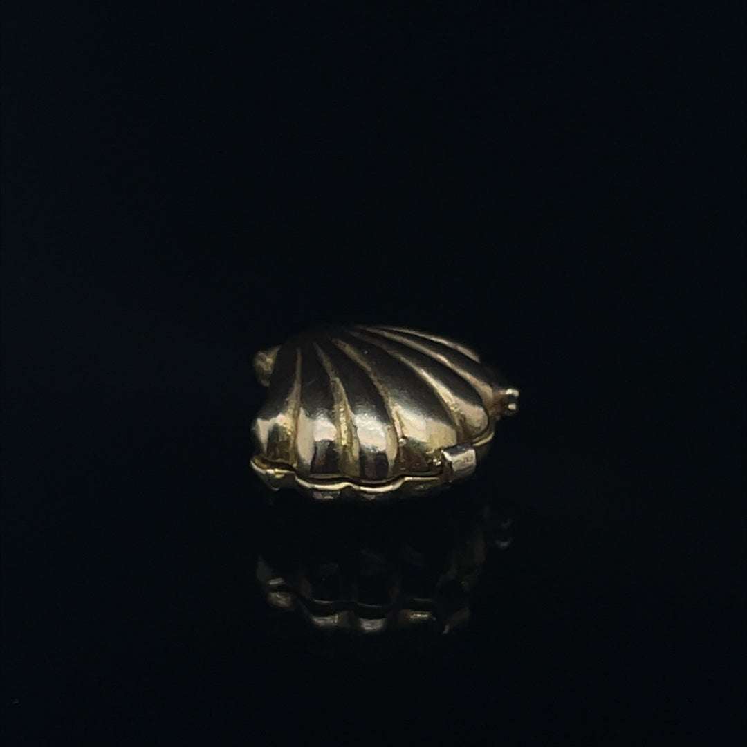 9ct Yellow Gold Oyster Shell Charm