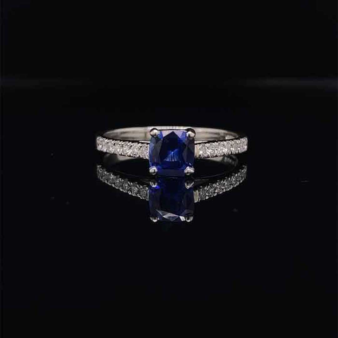 0.70ct Cushion Cut sapphire Solitaire Ring with Diamond Set Shoulders
