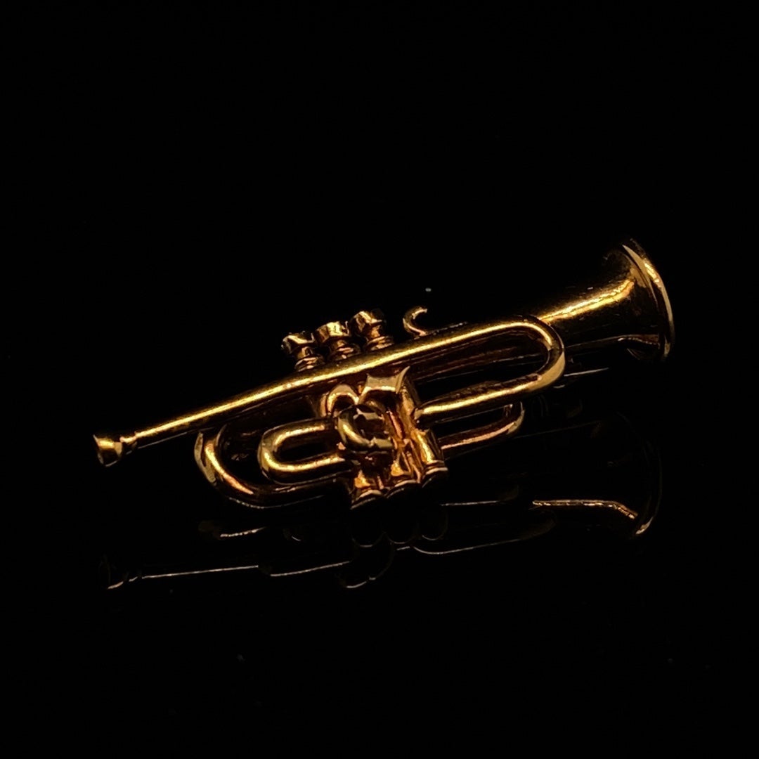 Gem set Yellow Gold Trumpet Brooch